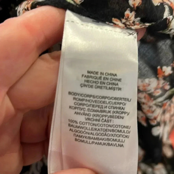 Lauren Ralph Lauren Courtenay black with pink floral design top size small - Picture 10 of 10